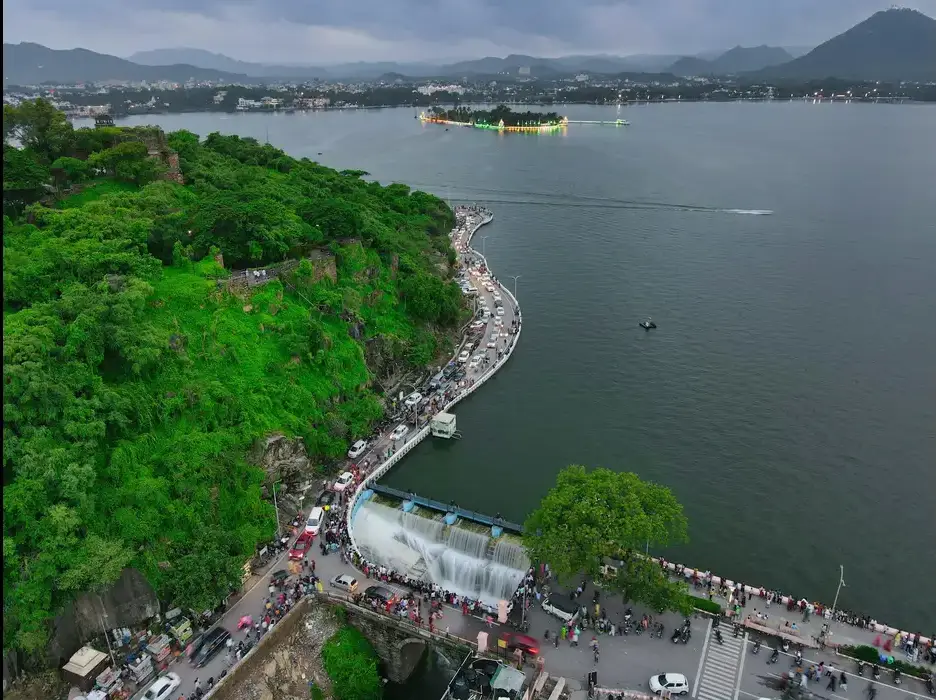 Fateh Sagar Lake with hills in the background
