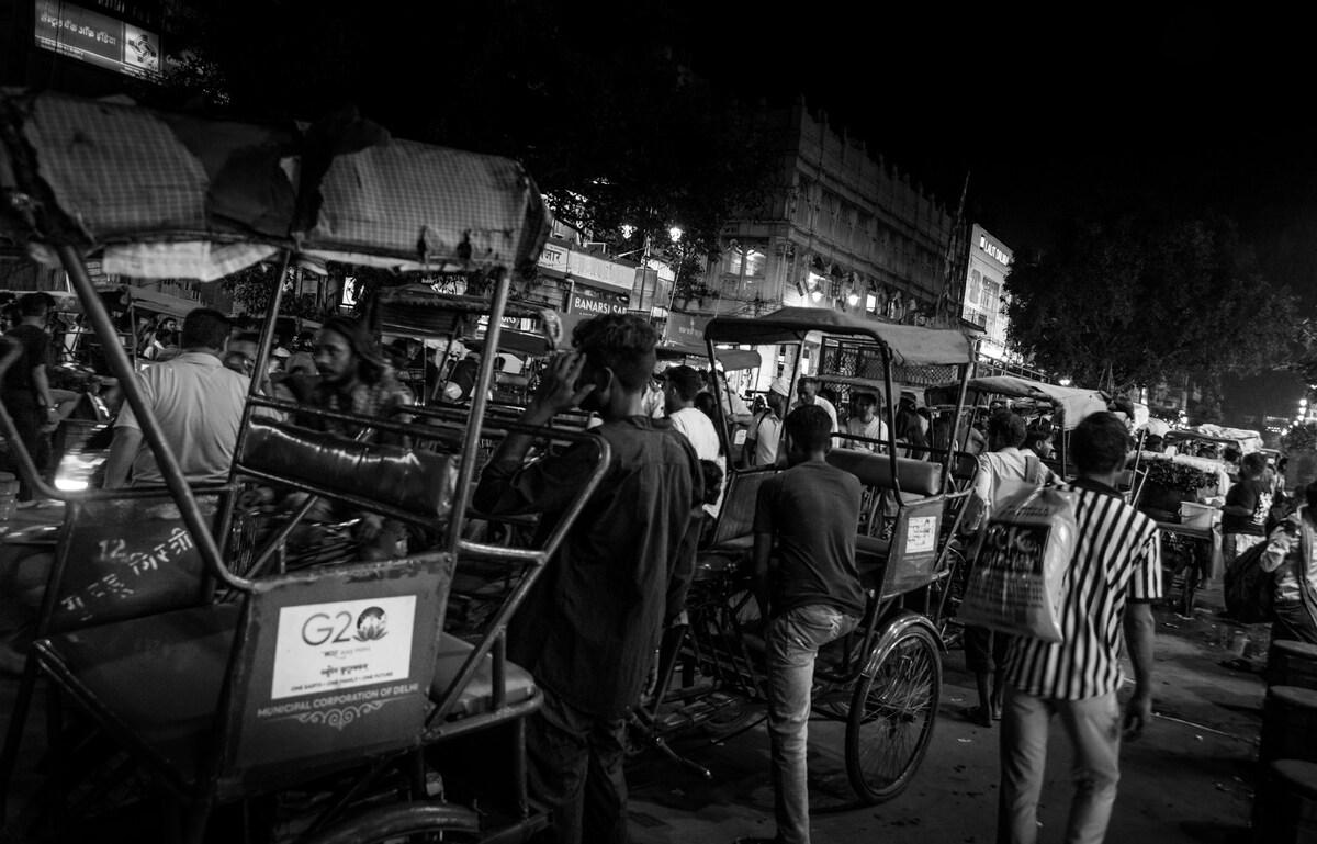 Crowded colorful street market in Jaipur