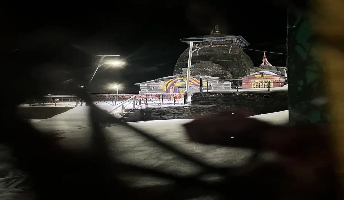 Tungnath temple covered in snow at 3680m altitude on the Chandrashila trek