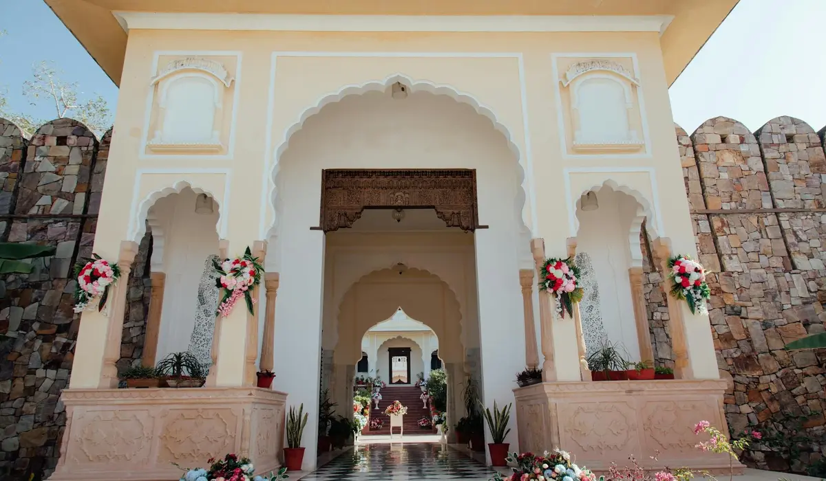 Tourists at the entrance of City Palace Museum in Udaipur