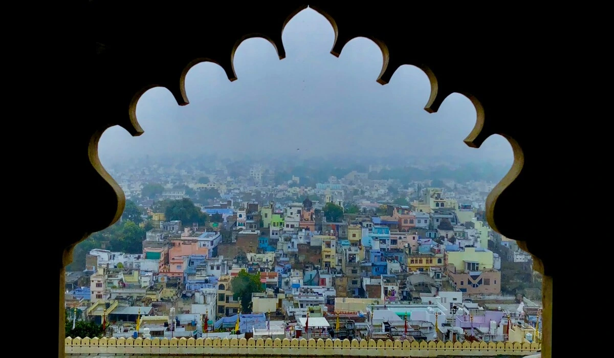 Sunny summer view of Fateh Sagar Lake in Udaipur