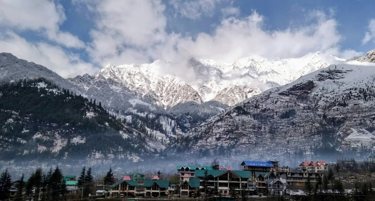 Snow covered Manali